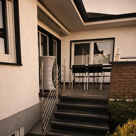 Casa de Férias Grosszuegiges Fuer 12 Neu Renoviert Kirchwald