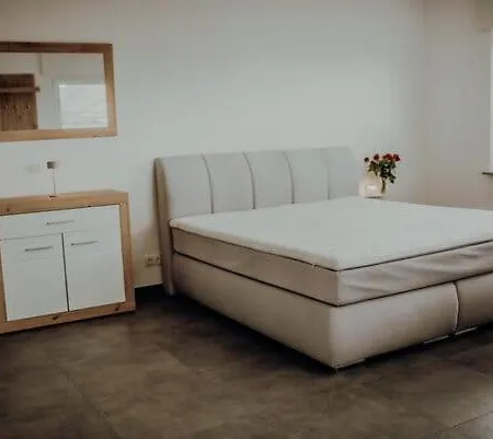 Grosszuegiges Fuer 12 Neu Renoviert