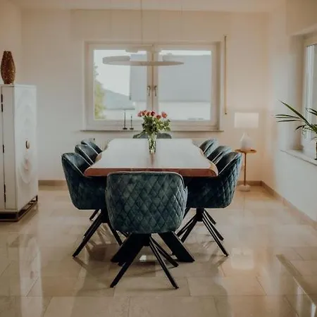 Casa de Férias Grosszuegiges Fuer 12 Neu Renoviert *